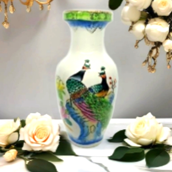 Elegant Harmony: A Timeless Japanese Vase Featuring Majestic Peacocks and Floral - Picture 1 of 5